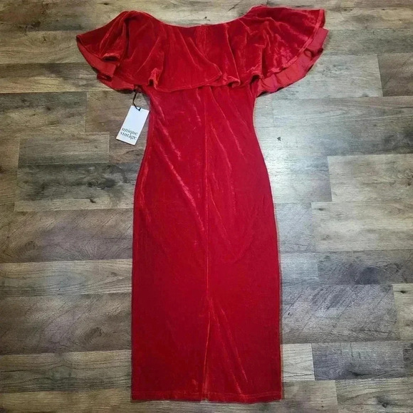 NWT Unique Vintage Off-the-Shoulder Red Velvet Dress Size Small - Picture 7 of 9